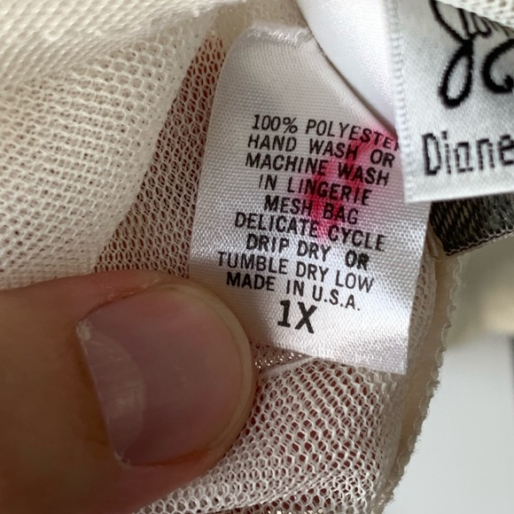 Neiman Marcus Cream Sequin Sleeveless Blouse - Picture 9 of 9